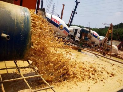 打樁造漿現(xiàn)場(chǎng)圖